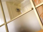 钟情于口交的混血妹子舔鸡巴的时候表情很享受