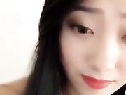 大眼睛女神御姐主播放福利热辣红唇假屌自慰挑逗然后在洗澡直播阴毛旺盛感觉小穴很紧有撸点