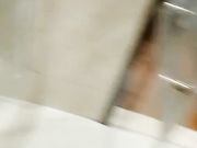 HD小情侣沙发做爱 完事后不过瘾妹子自慰 最后直播了洗澡