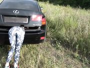 把小女友夹在后备箱里猛操