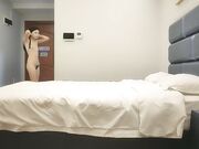 修长美腿外围女镜头前深喉扶着细腰后入撞击