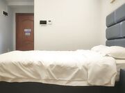 修长美腿外围女镜头前深喉扶着细腰后入撞击