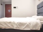 约啪气质美女上位骑乘大力猛操