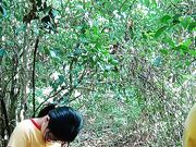 带婊妹去户外露脸深喉卡在树上疯狂输出01