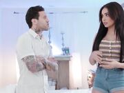 向新按摩师展示了她真正想要的按摩方式