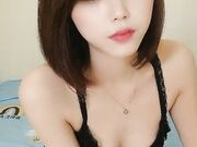 小美女和炮友居家啪啪揉捏美乳骑乘整根插入