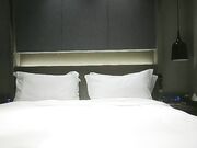 高挑女神放的开骚浪的很扶着屌插入太紧了01