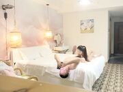 约操短裙马尾外围跪地按着头插嘴站立后入骑乘