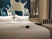 约操黑裙小骚货骑马扭动细腰搞得妹子喊难受