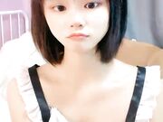 学生嫩妹和小男友啪啪女仆装诱惑跪地插嘴01