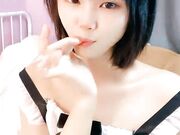 学生嫩妹和小男友啪啪女仆装诱惑跪地插嘴01