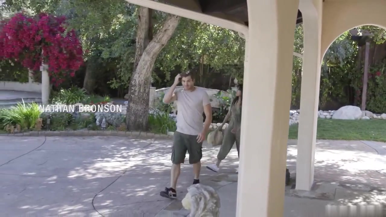 娇小女孩亲密接吻兴奋摸小穴屁股做脸色用逼