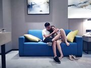 黄先生酒店重金约2位高颜值美女左拥右抱一起玩01