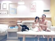 苗条性感的漂亮小美女酒店床上被黄先生各种后入02