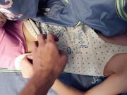 拿出鸡巴往身上尿尿粗大肉棒插嘴里操喉咙