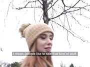 气质女孩迷人连衣裙饱满美乳笑容可人跪下吃粗大鸡巴