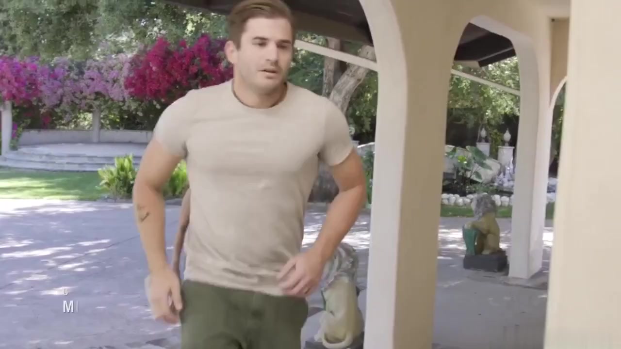 娇小女孩小穴粗大肉棒插入阴道干到射爱液