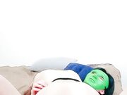 极品美妞被两大汉3P爆操双屌抽脸前后夹击03