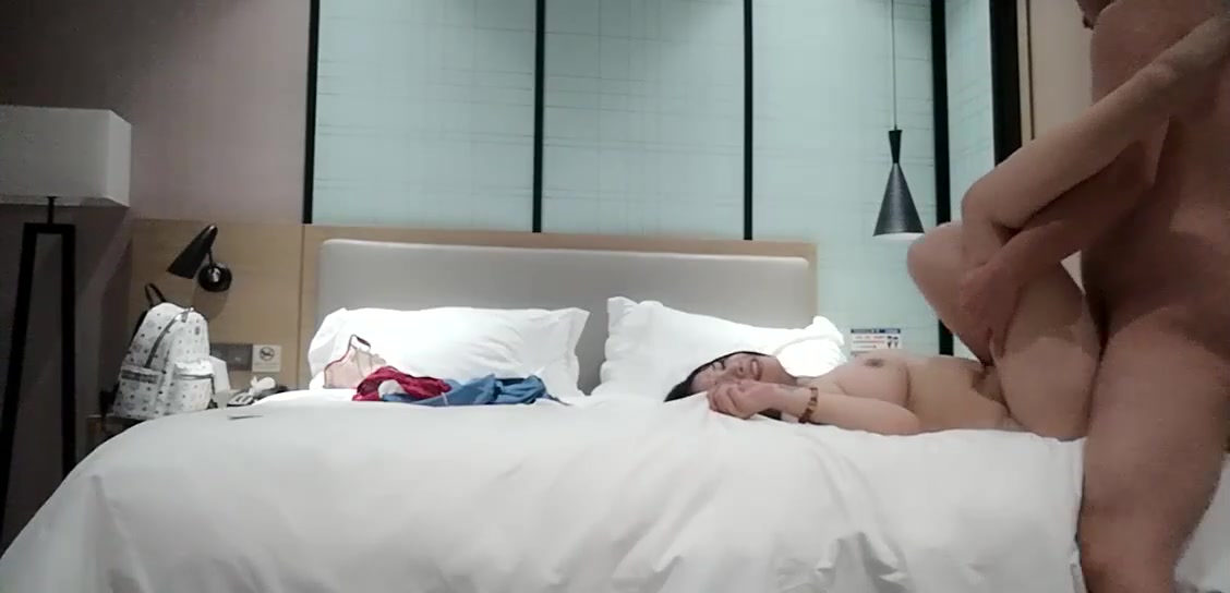 黑色丝袜高深喉吸屌自摸奶子顶级美臀后入02