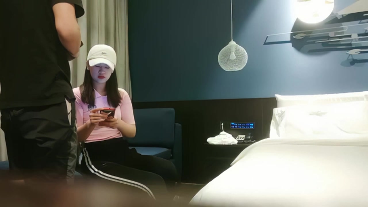 探花界打桩机大长腿小少妇床边啪啪乳浪翻滚