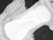 猥琐男趁女友外出下YAO迷倒女友闺蜜无套内射妹子下面粉嫩一摸就出水