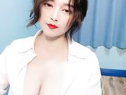 爆乳大白兔从床下草到床上浪叫呻吟01