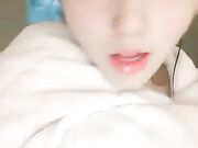 妹子和男友蹲姿深喉吃屌到床上暴力颜射01