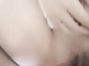 嫩妹美女自慰尿尿口交和炮友啪啪