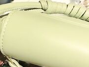 跑车探花酒店约学院兼职妹扑倒床上干