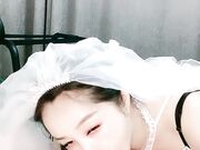 美少妇小小露脸新娘口交大鸡巴足交舔逼淫荡01