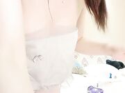 骚逼小贱货被两大汉3P爆插撩下花裙一对爆乳