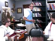 好色的图书管理员和出轨的妻子都梦想着同一件事