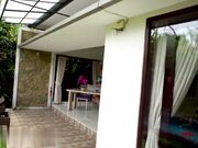 屁股到嘴在桌子上操 吃肛门奶油派