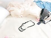 小萝莉男友不在道具自慰黑色网袜夹着假屌