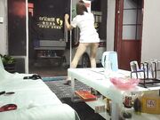 城中村女探花约个熟客大屌爆干还不要钱