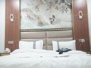 进场打螺丝勾搭技师玩弄淫穴加钱爆草内射