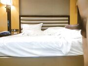 酒店操花裙骚女埋头舔逼骑乘打桩搞得舒服浪叫