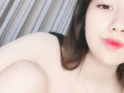 清纯女神表演一个抖奶舞 甩得精彩绝伦 上下左右都能转 小穴够粉够清澈