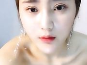 最近聊天平台很火的范大小姐大尺度诱惑把自己整得跟范冰冰似的估计花了不少钱