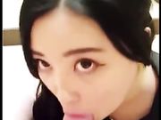 漂亮大眼华裔美女跪着吃大洋屌 这口活技术真心好从头舔到尾太爽了