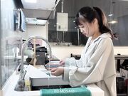 家政妇小咪做家事时都在想念