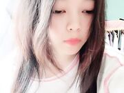 清纯美少女 自己闺房自摸诱惑 超粉嫩小穴特写 揉捏奶子磨蹭阴蒂 美臀更是诱人