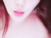 可爱肉嘟嘟的妹子超经典粉色蝴蝶逼