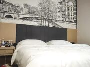 约牛仔裤性感大奶妹子啪啪穿上连体丝袜后入