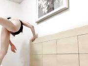 白嫩小人妻性爱被小哥狂插喷水