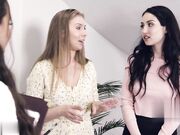 GIRLSWAY婚礼策划人Gia Paige Scissors Lena Paul和她的准妻子