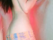 伊崽小美女站立诱惑展示美穴美腿入眼