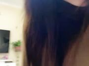 不屈浴巾骚人妻主动丝袜美腿足交玩弄鸡巴呻吟