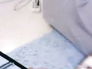 不屈浴巾小人妻足交大屌玩弄呻吟