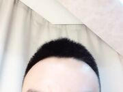 小少妇坐在椅子上让大哥抠逼玩喷水口交01